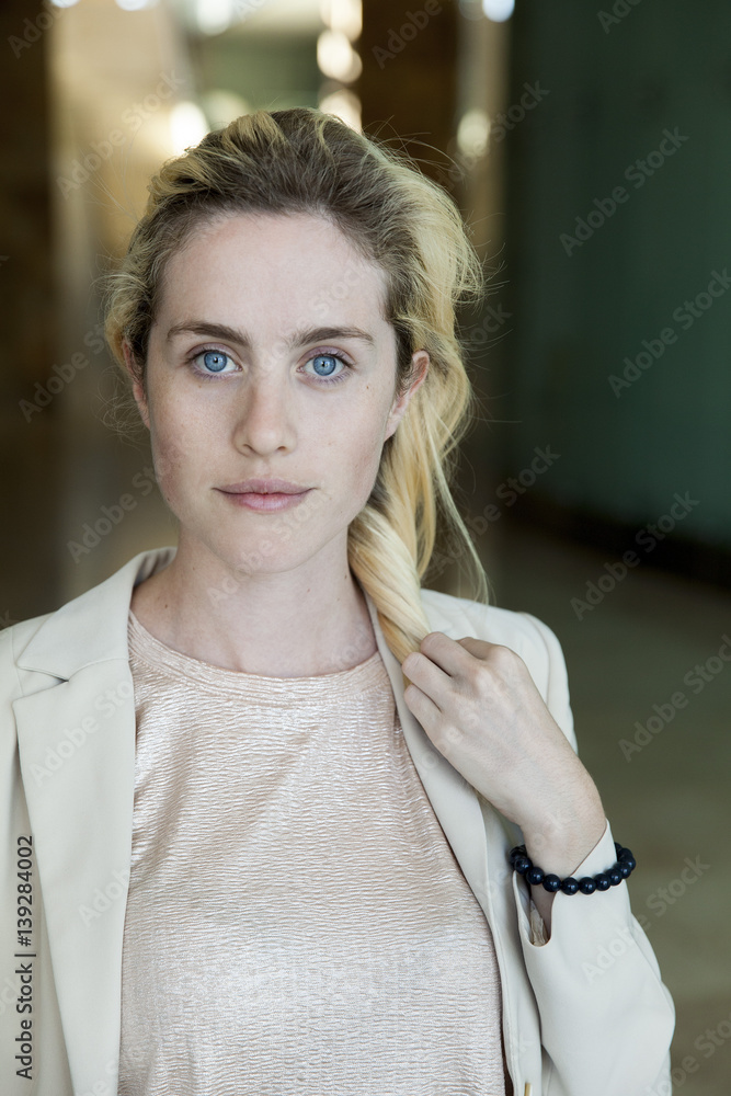 © PhotoAlto - Young businesswoman, portrait