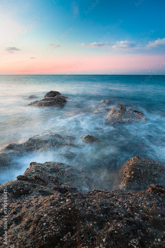 Fototapeta premium Waves and rocks shore long exposure