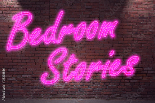 Leuchtreklame Bedroom Stories an Ziegelsteinmauer
