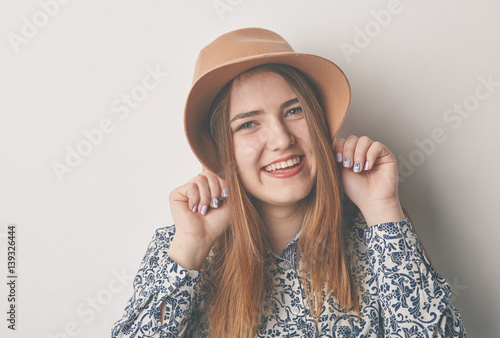 Woman in beige hat