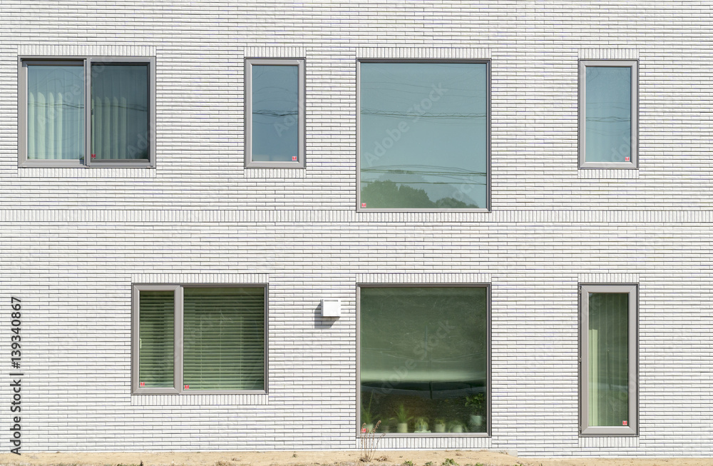 住宅　外壁　サイディングと窓　FIX窓　横引き窓　開き窓　様々な種類