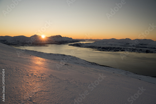 Aussicht auf Troms   - Sonnenuntergang im Winter