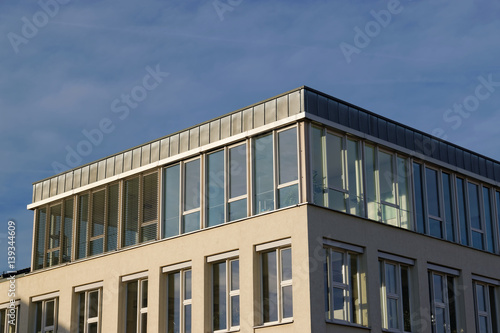 Modernes Bürogebäude - Fassade
