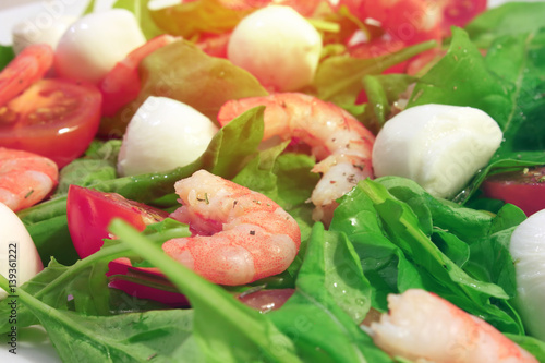 Salad with shrimp, arugula, mozzarella and cherry tomatoes