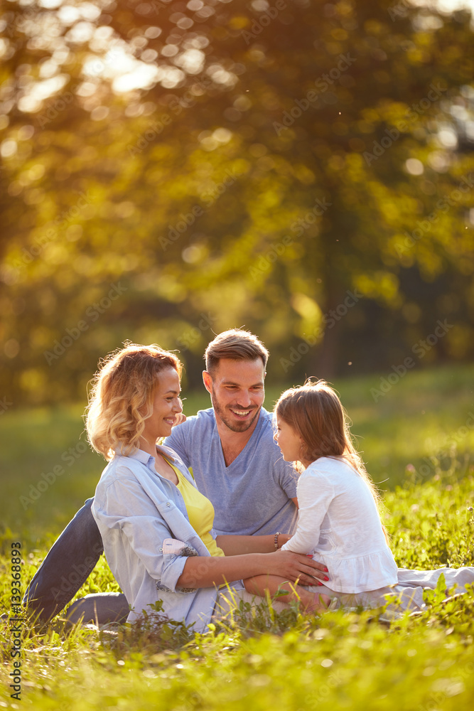 Fototapeta premium Family in green nature