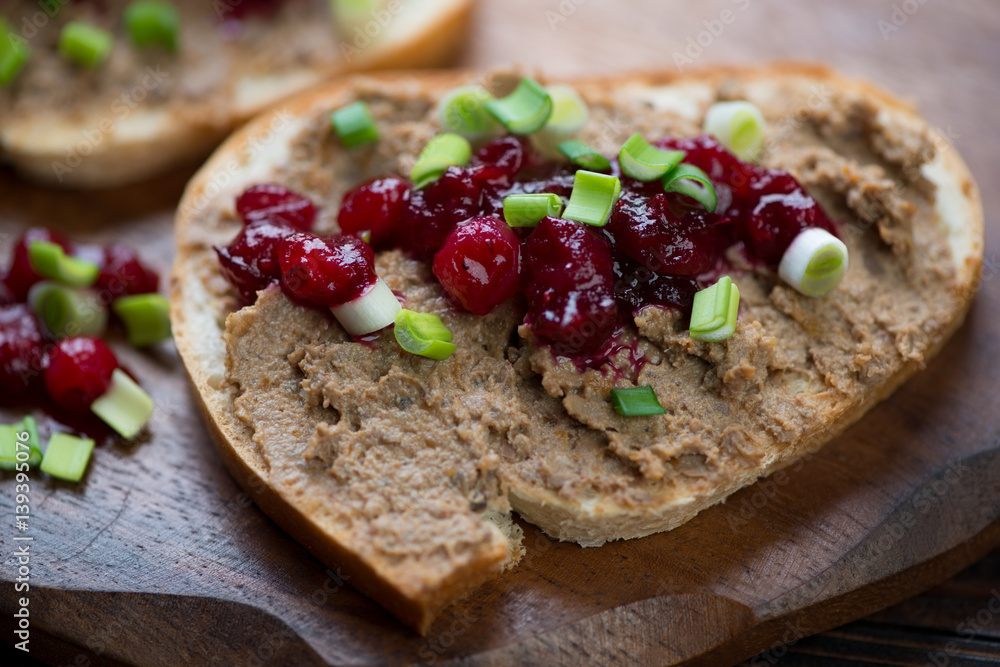 Εκτύπωση καμβά Slice of white bread with chicken liver pate, cranberry sauce and green onion, c