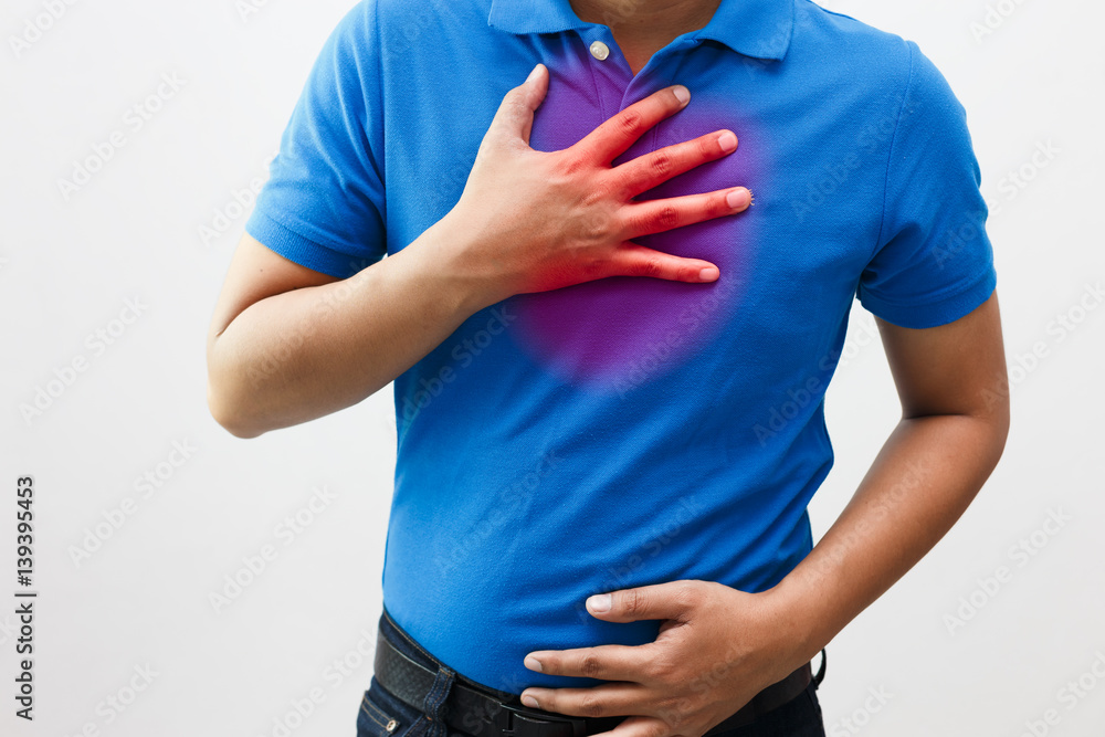 Φωτογραφία Men have symptoms of burning sensation in the middle of the chest caused by acid reflux