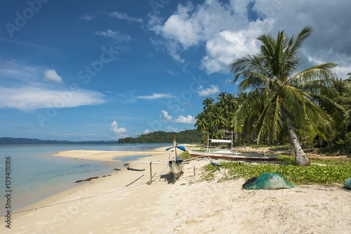 Fototapeta Naklejka Na Ścianę i Meble -  Fishing Boat and Net on a beach in Port Barton, San Vicente - Palawan 