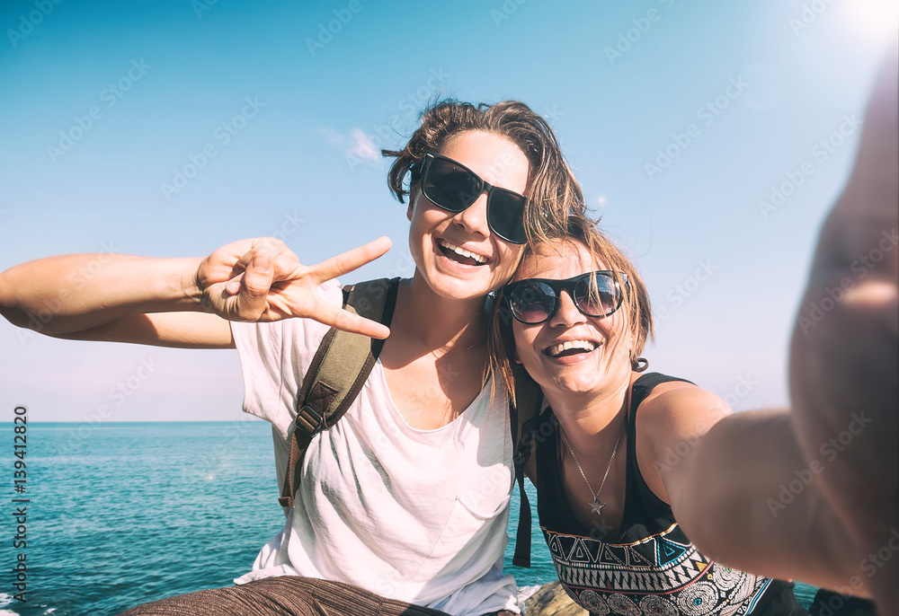 7,500+ Couple Beach Selfie Stock Photos, Pictures & Royalty-Free Images -  iStock | Gay couple selfie, Black selfie