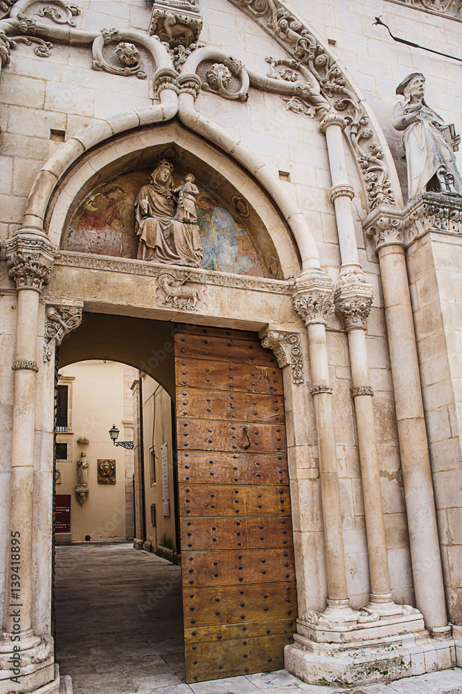 entrance of Santissima Annunziata building