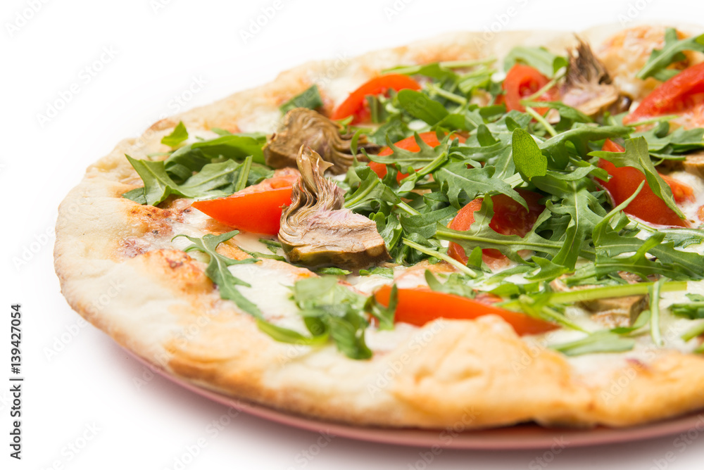 Pizza vegetariana con carciofi,rucola,pomodoro e mozzarella Pizza vegetariana con carciofi,rucola,pomodoro e mozzarella