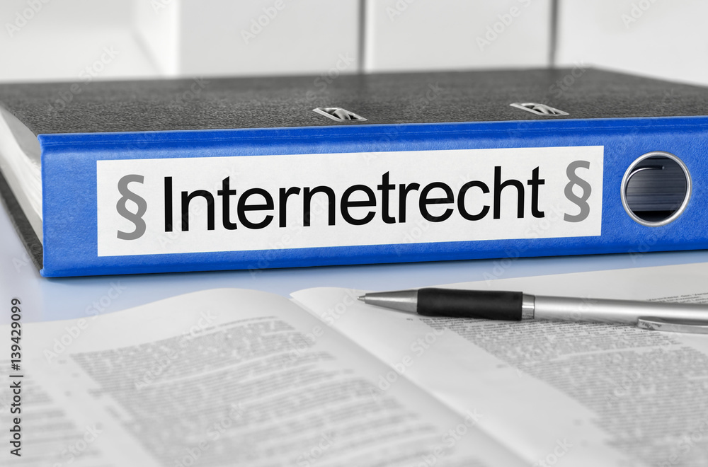 Aktenordner mit der Beschriftung Internetrecht Aktenordner mit der Beschriftung Internetrecht