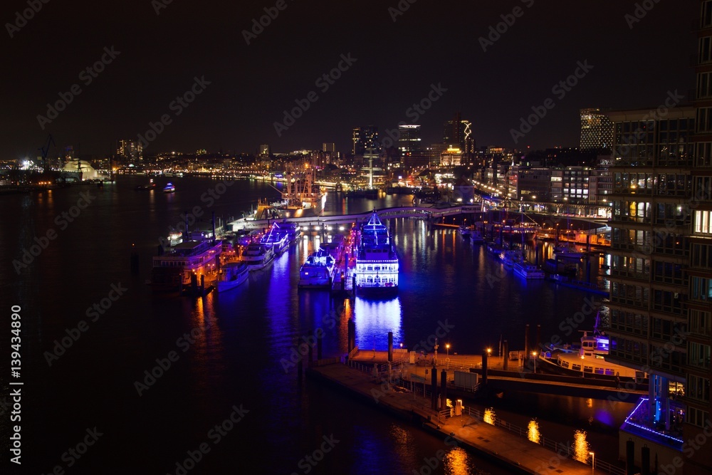 Hamburg Hafencity bei Dämmerung, Nacht