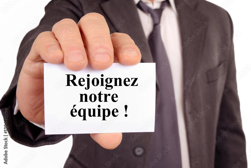 Homme tenant une carte avec rejoignez notre équipe écrit dessus Homme tenant une carte avec rejoignez notre équipe écrit dessus