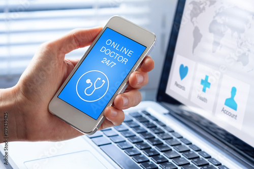 Fotografie Online medical doctor and health care app on mobile phone