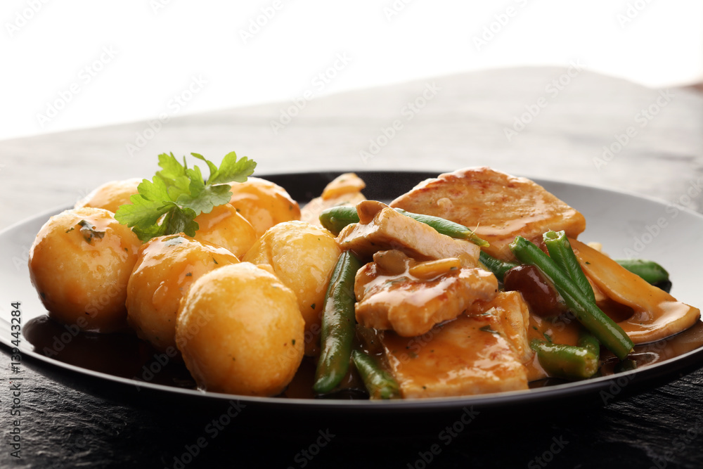 bread dumplings wirh mushrooms and grean beans with pork tenderloin pan bread dumplings wirh mushrooms and grean beans with pork tenderloin pan