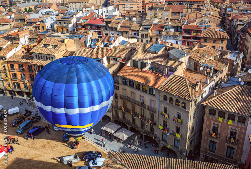Obraz premium Hot air balloon launch on the main square of the historic Spanish city of Vic. Spain, province Barcelona
