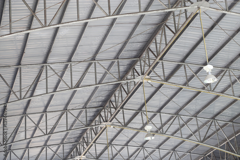 Steel structures with metal sheet