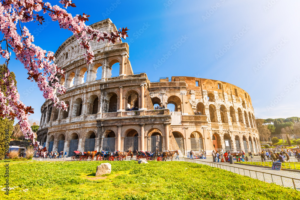 Obraz premium Colosseum at spring in Rome, Italy