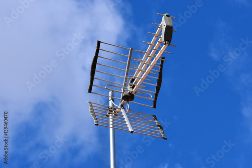 Antena television
