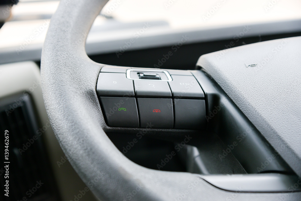  Call buttons on steering wheel