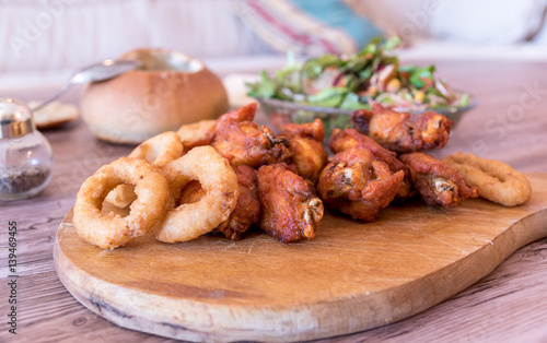Spices chicken wings with onion rings