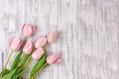 Fototapeta Naklejka Na Ścianę i Meble -  Fresh pink tulip flowers bouquet on white wooden rustic table