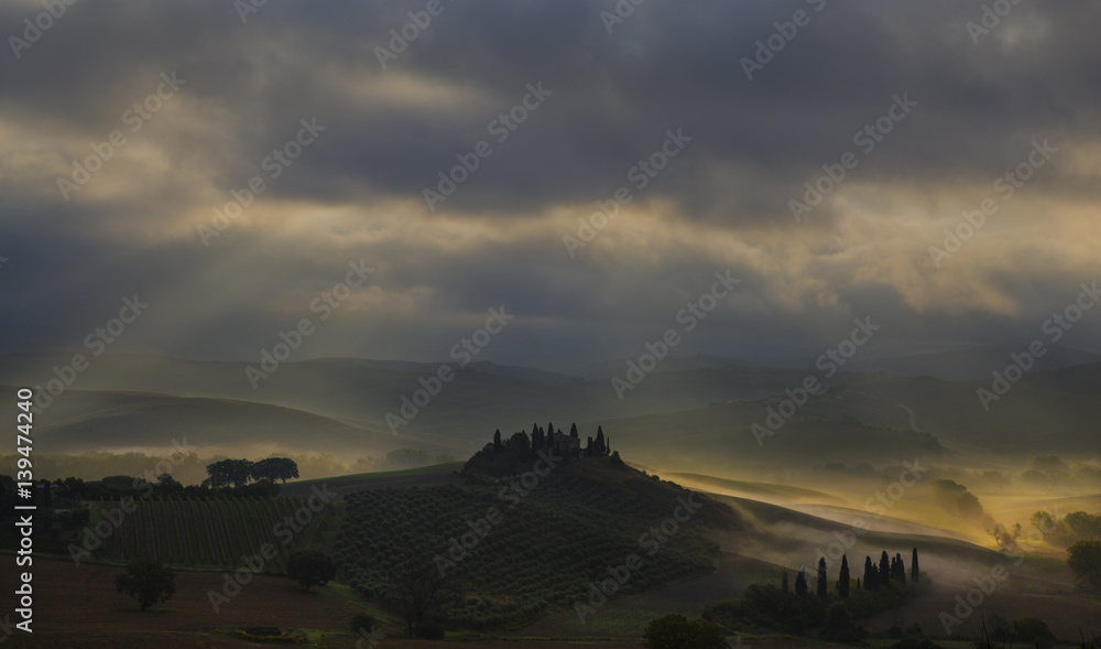 L'alba tra le colline Senesi
