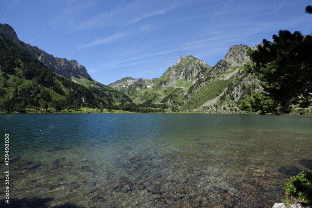 Fototapeta Jezioro Laurenti w Pirenejach Ariège we Francji
