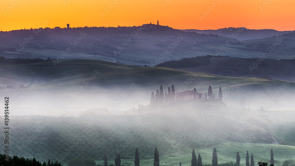 Fototapeta premium Beautiful Tuscany landscape at sunrise, Italy
