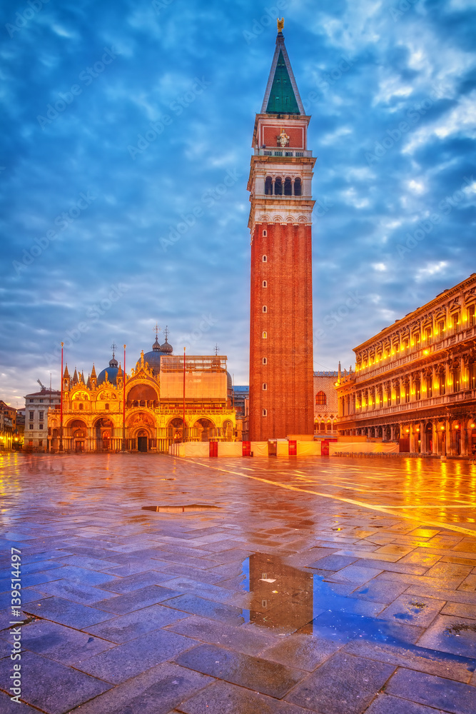Fototapeta premium Piazza San Marko at dusk, Venice