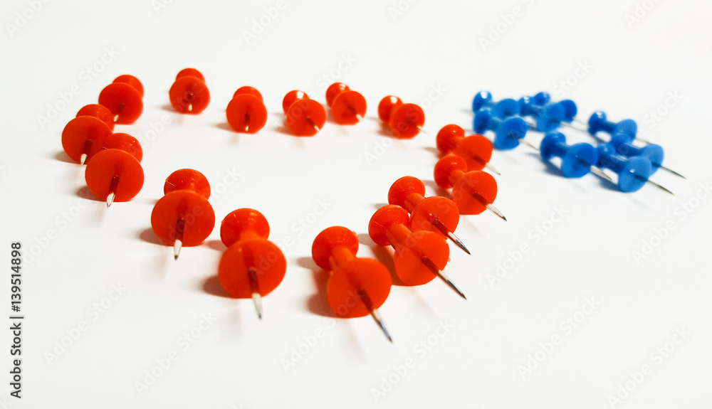 Coloured thumbtacks - heart-shaped Coloured thumbtacks - heart-shaped