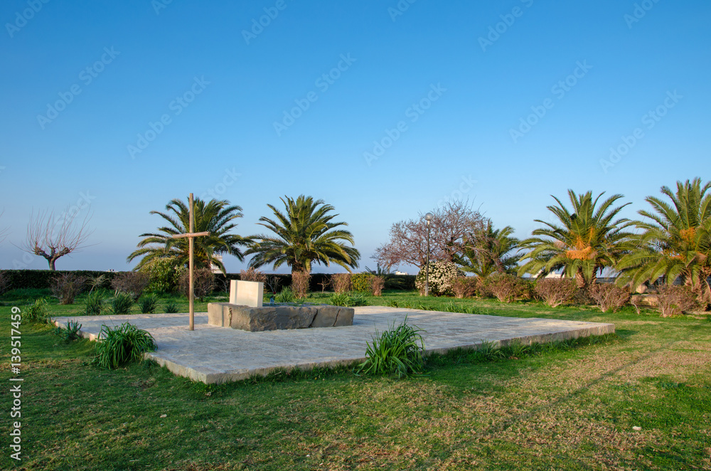 Grave of Greek famous writer and philosopher Nikos Kazantzakis. His novel is Zorba the Greek. Epitaph on the grave: I hope for nothing. I fear nothing. I am free.