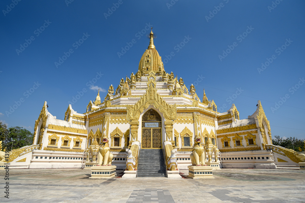 Fototapeta premium Buddha Tooth Relic Pagada in Yangon, Myanmar