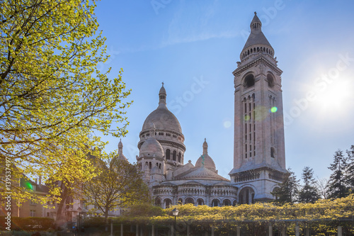 Foto Famous Sacre Coeur Cathedral during spring time in Paris, France