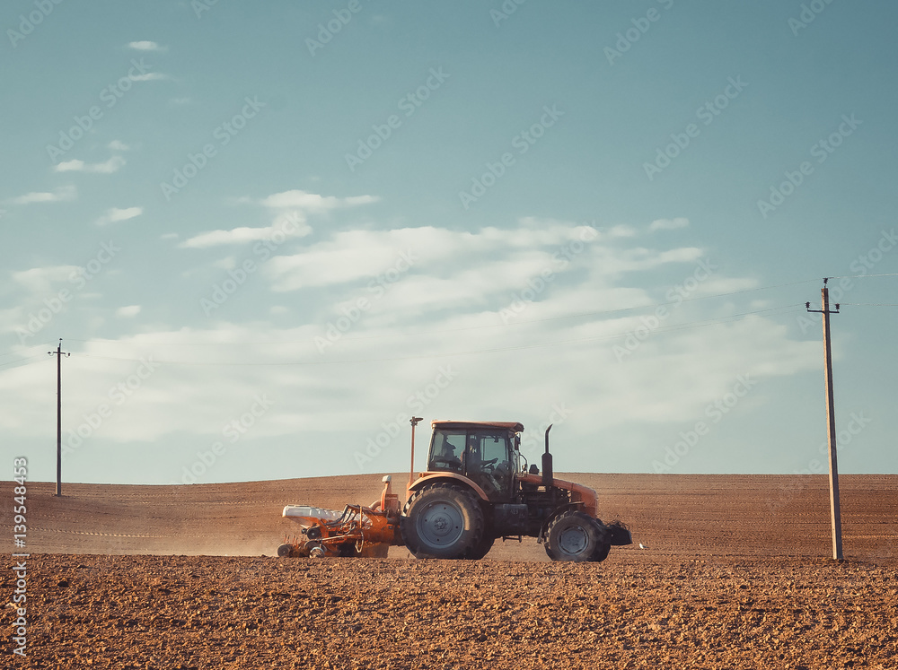 Obraz premium Tractor in a field