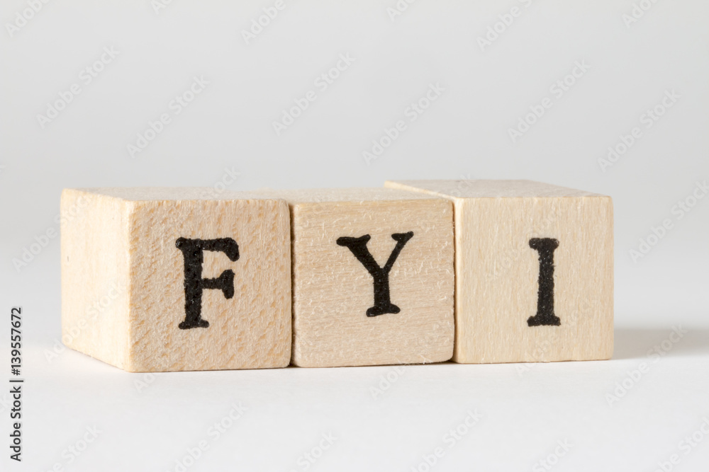 FYIの文字の書かれた積み木、報告 FYIの文字の書かれた積み木、報告
