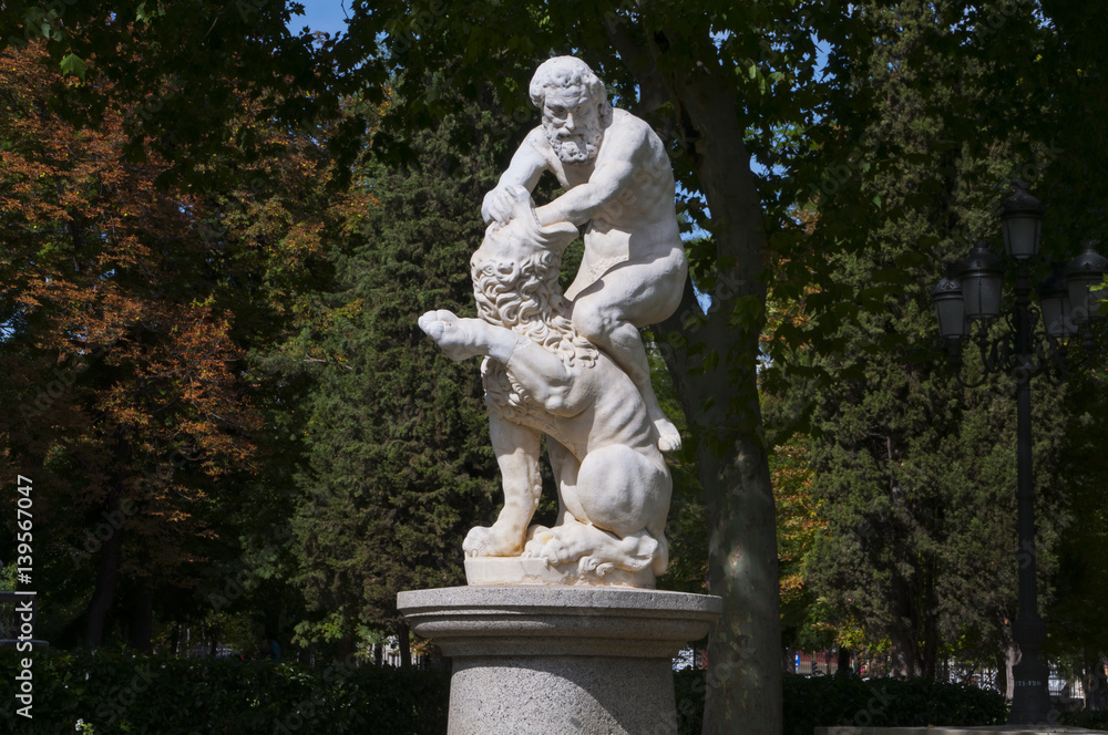 Sansón vence al León, escultura