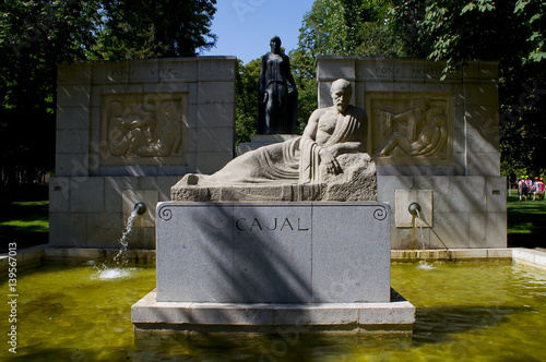 Monumento a Ramón y Cajal photo