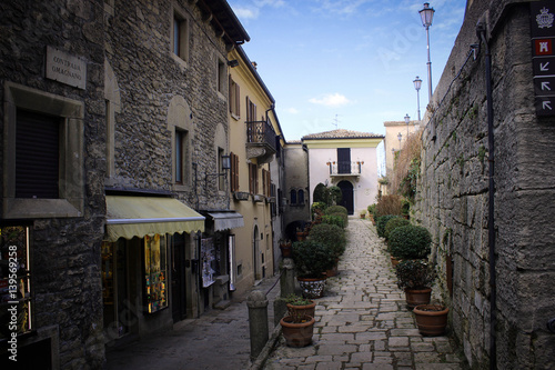 Fototapeta Naklejka Na Ścianę i Meble -  Narrow streets of historic center of San Marino