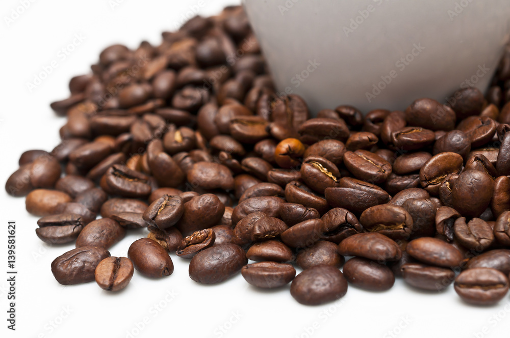 Fototapeta premium ganze Kaffeebohnen 