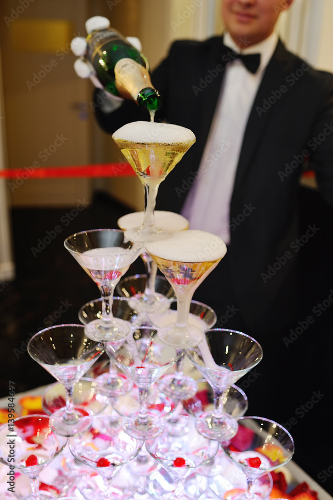 How to Operate the Champagne Fountain 