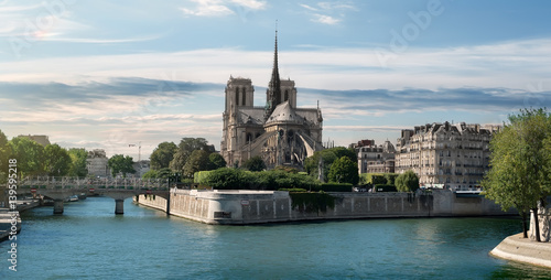 Notre Dame on Seine © Givaga