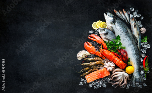 Obraz na plátně Fresh fish and seafood