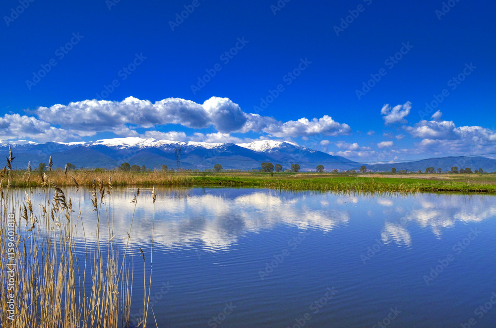 Obraz premium Lake with reflection - Relaxing landscape