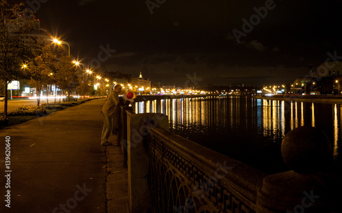 Night street in the centre of Moscow, the Moscow river, Russia. © Estrellabuena