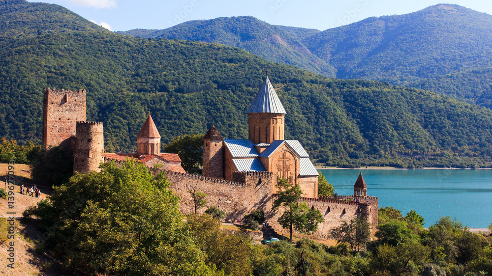 Fototapeta premium Ananuri fortress