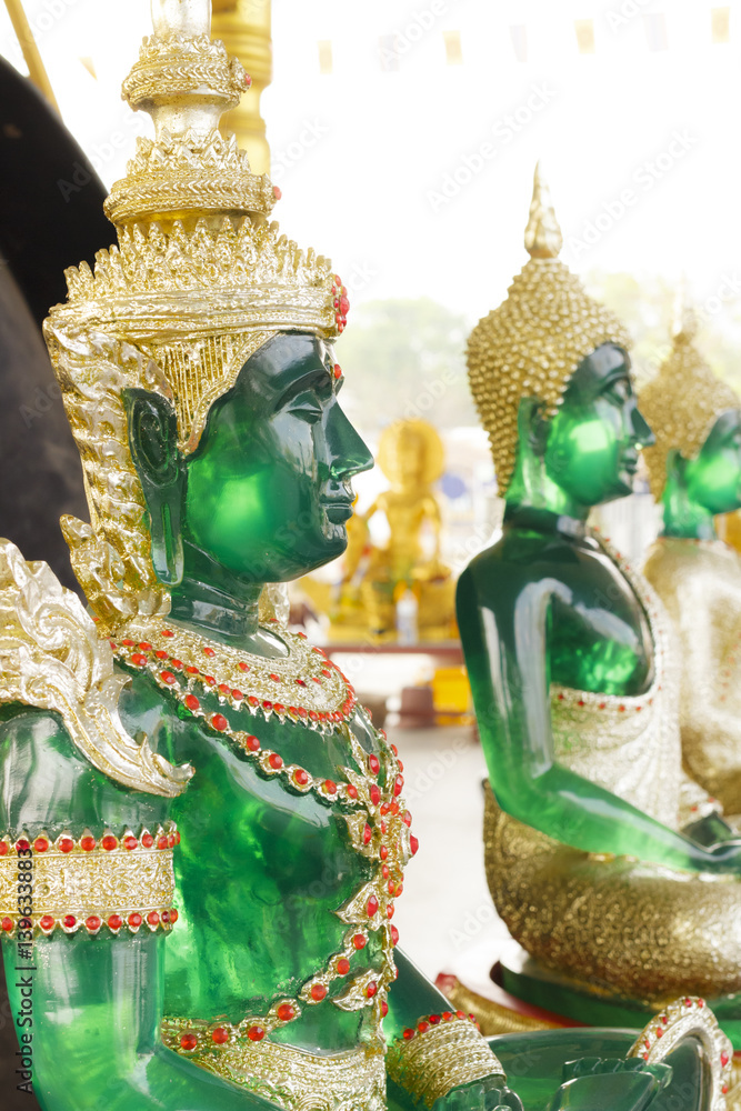 Fototapeta premium green buddha statue