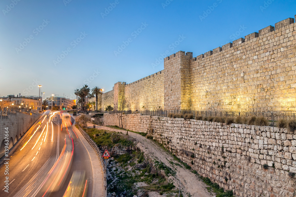 Obraz premium Jerusalem Old City Walls at Night at Jaffa Gate