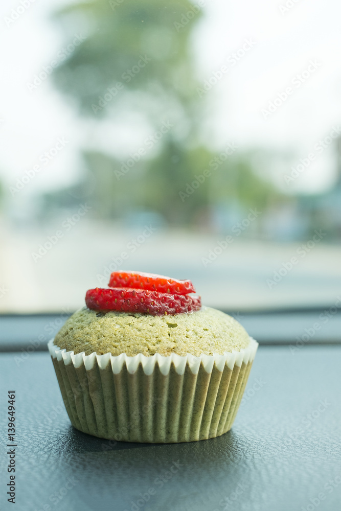 Green tea muffin cupcakes and strawberry Green tea muffin cupcakes and strawberry